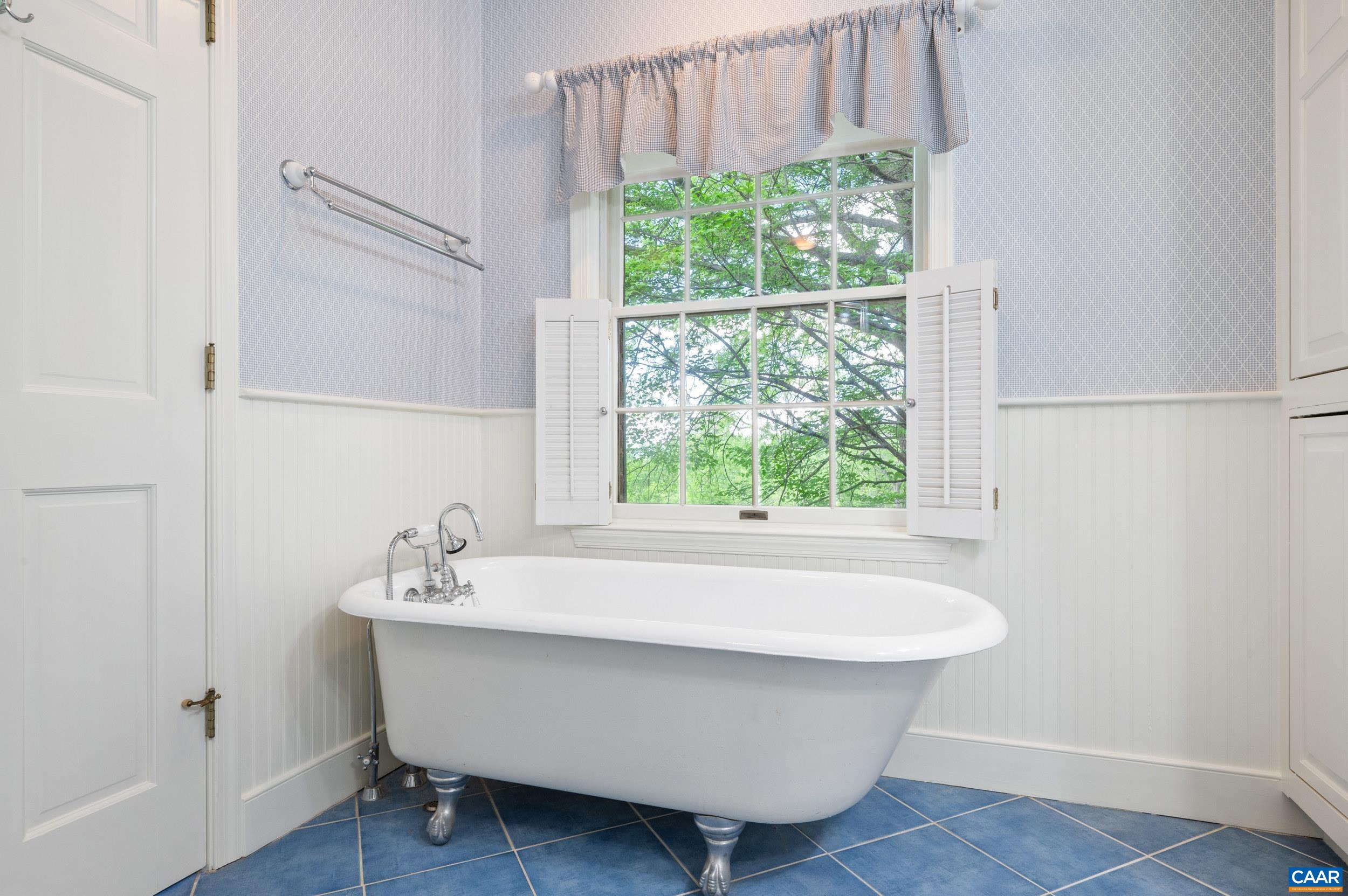 165 WALNUT LN, CHARLOTTESVILLE, Virginia 22911, 4 Bedrooms Bedrooms, ,3 BathroomsBathrooms,Residential,165 WALNUT LN,676181 MLS # 676181