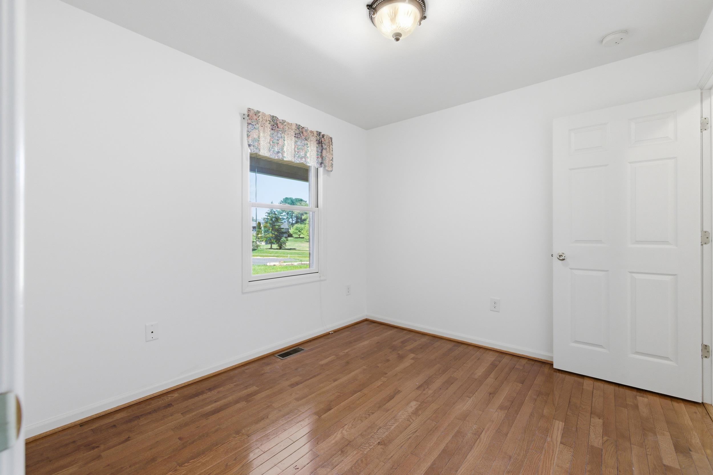 7 BLUE RIDGE CT, LURAY, Virginia 22835, 3 Bedrooms Bedrooms, ,2 BathroomsBathrooms,Residential,7 BLUE RIDGE CT,676188 MLS # 676188