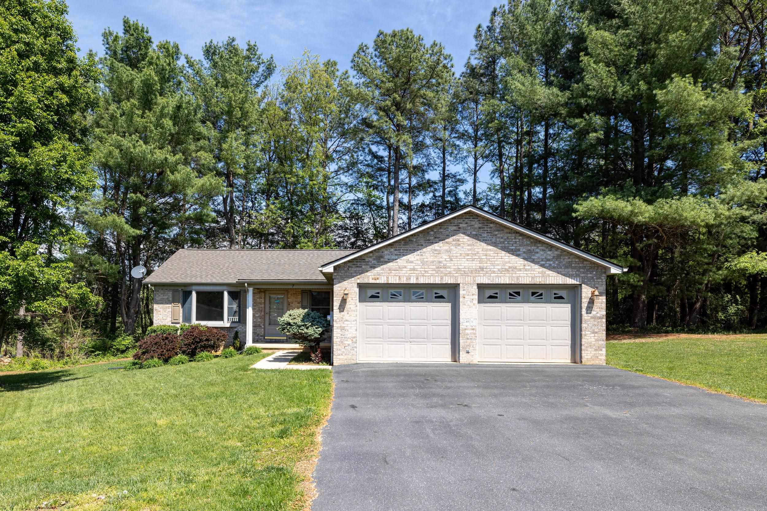 7 BLUE RIDGE CT, LURAY, Virginia 22835, 3 Bedrooms Bedrooms, ,2 BathroomsBathrooms,Residential,7 BLUE RIDGE CT,676188 MLS # 676188