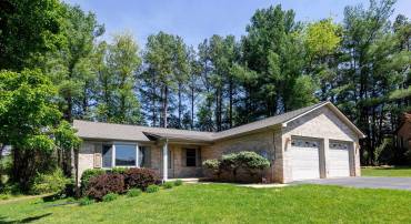 7 BLUE RIDGE CT, LURAY, Virginia 22835, 3 Bedrooms Bedrooms, ,2 BathroomsBathrooms,Residential,7 BLUE RIDGE CT,676188 MLS # 676188