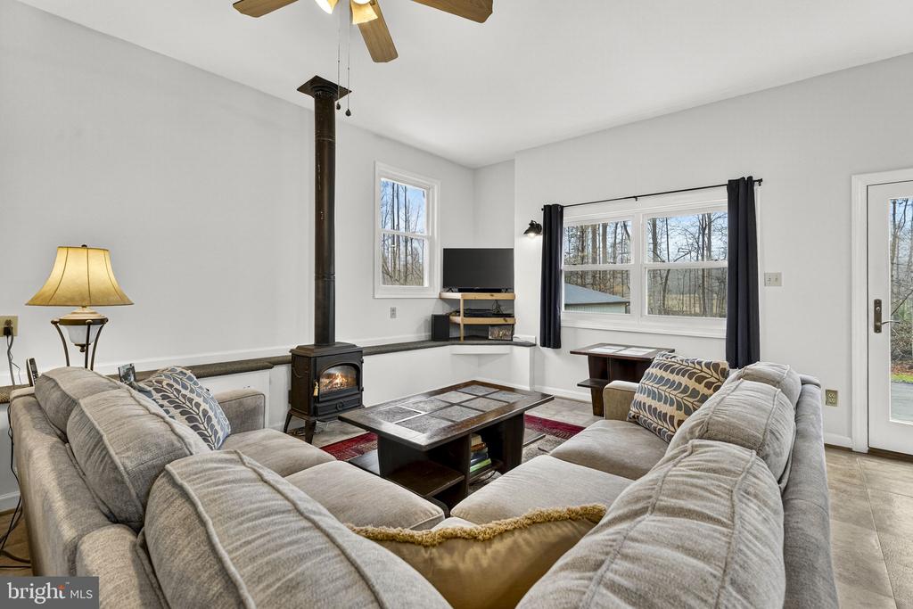 2266 BEAVER DAM RD, MIDLAND, Virginia 22728, 4 Bedrooms Bedrooms, ,3 BathroomsBathrooms,Residential,2266 BEAVER DAM RD,VAFQ2021262 MLS # VAFQ2021262