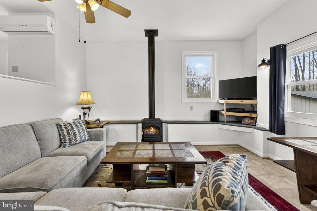 2266 BEAVER DAM RD, MIDLAND, Virginia 22728, 4 Bedrooms Bedrooms, ,3 BathroomsBathrooms,Residential,2266 BEAVER DAM RD,VAFQ2021262 MLS # VAFQ2021262