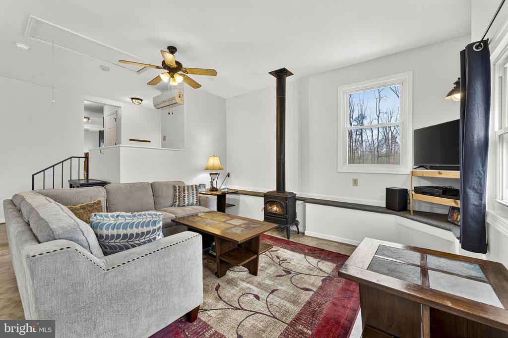 2266 BEAVER DAM RD, MIDLAND, Virginia 22728, 4 Bedrooms Bedrooms, ,3 BathroomsBathrooms,Residential,2266 BEAVER DAM RD,VAFQ2021262 MLS # VAFQ2021262