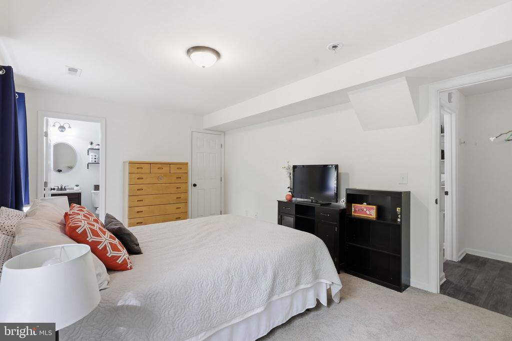 8507 OAK GLEN CT, FREDERICKSBURG, Virginia 22407, 4 Bedrooms Bedrooms, ,4 BathroomsBathrooms,Residential,8507 OAK GLEN CT,VASP2040792 MLS # VASP2040792