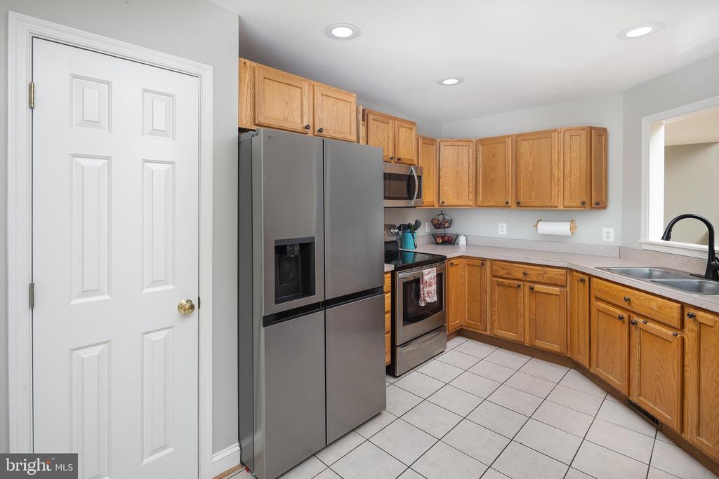 7584 MYERS CT, WARRENTON, Virginia 20187, 4 Bedrooms Bedrooms, ,3 BathroomsBathrooms,Residential,7584 MYERS CT,VAFQ2021594 MLS # VAFQ2021594