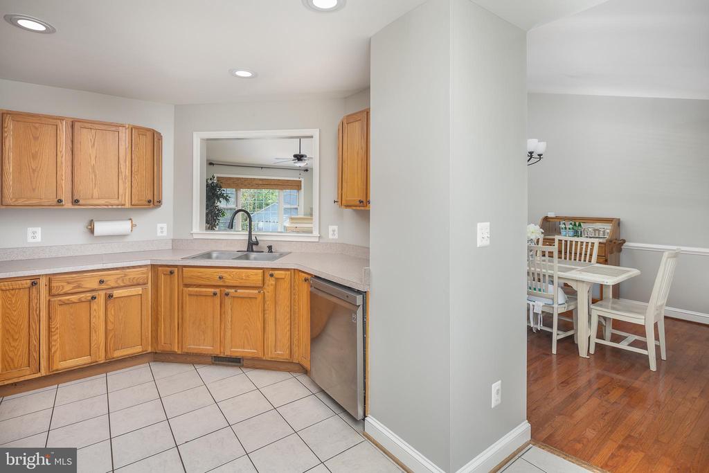 7584 MYERS CT, WARRENTON, Virginia 20187, 4 Bedrooms Bedrooms, ,3 BathroomsBathrooms,Residential,7584 MYERS CT,VAFQ2021594 MLS # VAFQ2021594