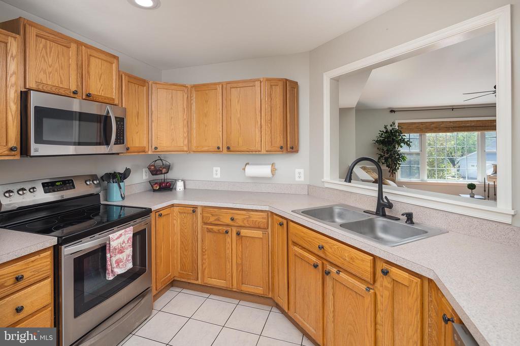 7584 MYERS CT, WARRENTON, Virginia 20187, 4 Bedrooms Bedrooms, ,3 BathroomsBathrooms,Residential,7584 MYERS CT,VAFQ2021594 MLS # VAFQ2021594