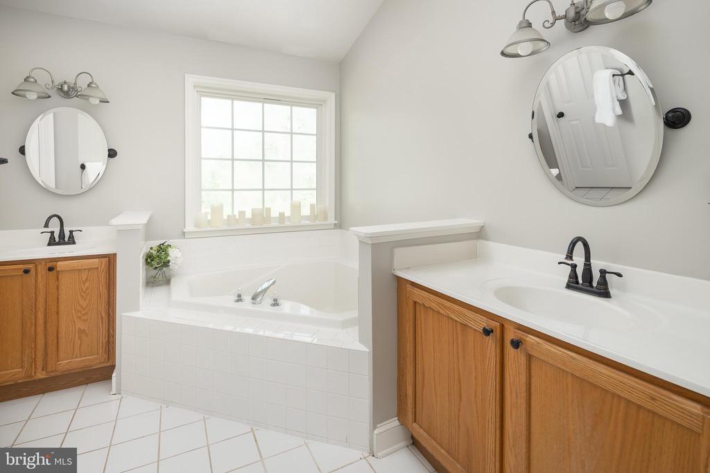 7584 MYERS CT, WARRENTON, Virginia 20187, 4 Bedrooms Bedrooms, ,3 BathroomsBathrooms,Residential,7584 MYERS CT,VAFQ2021594 MLS # VAFQ2021594