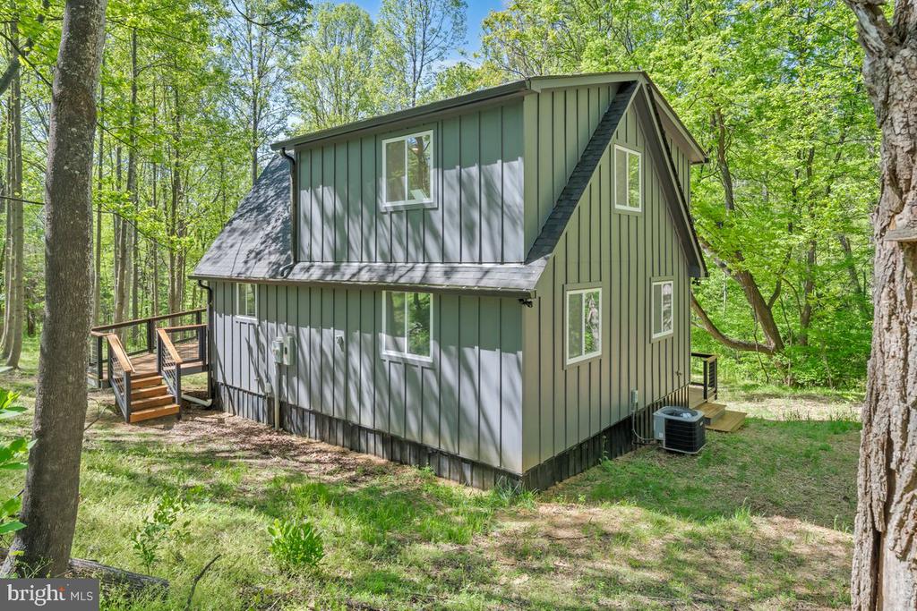 325 PERSIMMON HILL DR, ROSELAND, Virginia 22967, 3 Bedrooms Bedrooms, ,2 BathroomsBathrooms,Residential,325 PERSIMMON HILL DR,VANL2000656 MLS # VANL2000656