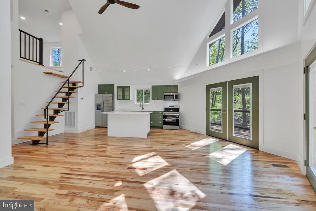 325 PERSIMMON HILL DR, ROSELAND, Virginia 22967, 3 Bedrooms Bedrooms, ,2 BathroomsBathrooms,Residential,325 PERSIMMON HILL DR,VANL2000656 MLS # VANL2000656