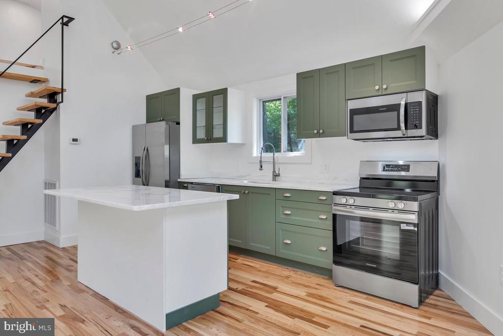 325 PERSIMMON HILL DR, ROSELAND, Virginia 22967, 3 Bedrooms Bedrooms, ,2 BathroomsBathrooms,Residential,325 PERSIMMON HILL DR,VANL2000656 MLS # VANL2000656