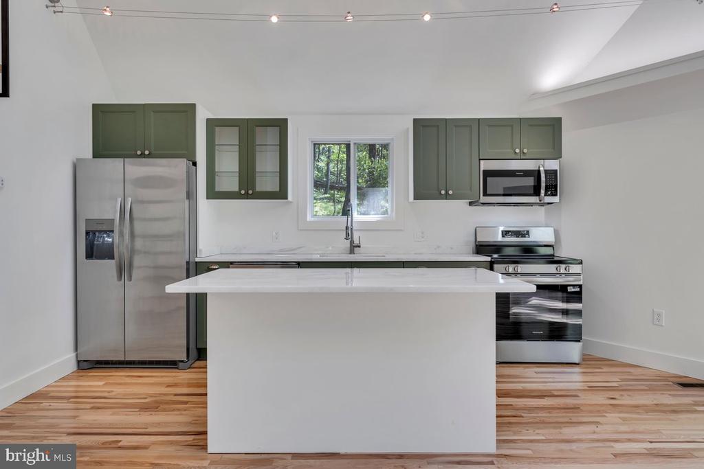 325 PERSIMMON HILL DR, ROSELAND, Virginia 22967, 3 Bedrooms Bedrooms, ,2 BathroomsBathrooms,Residential,325 PERSIMMON HILL DR,VANL2000656 MLS # VANL2000656