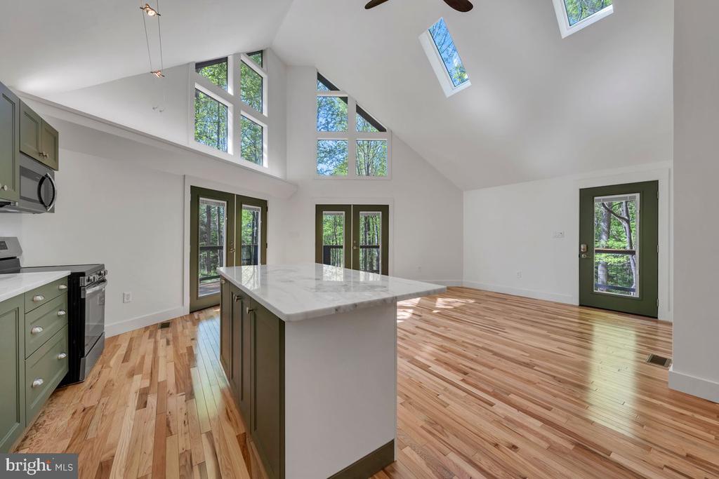 325 PERSIMMON HILL DR, ROSELAND, Virginia 22967, 3 Bedrooms Bedrooms, ,2 BathroomsBathrooms,Residential,325 PERSIMMON HILL DR,VANL2000656 MLS # VANL2000656