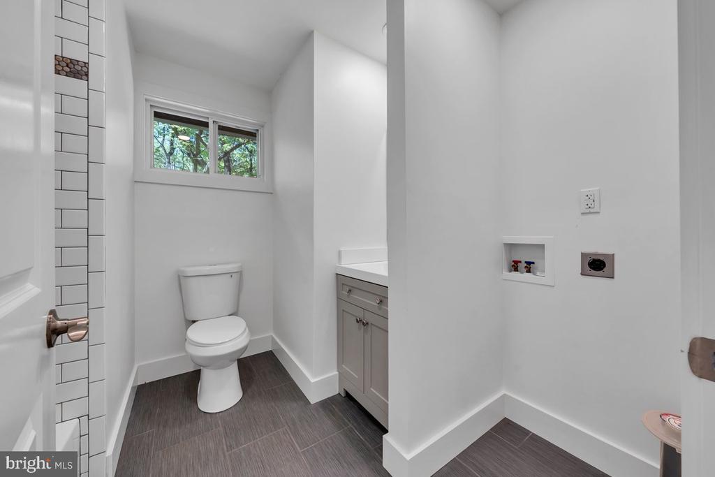 325 PERSIMMON HILL DR, ROSELAND, Virginia 22967, 3 Bedrooms Bedrooms, ,2 BathroomsBathrooms,Residential,325 PERSIMMON HILL DR,VANL2000656 MLS # VANL2000656