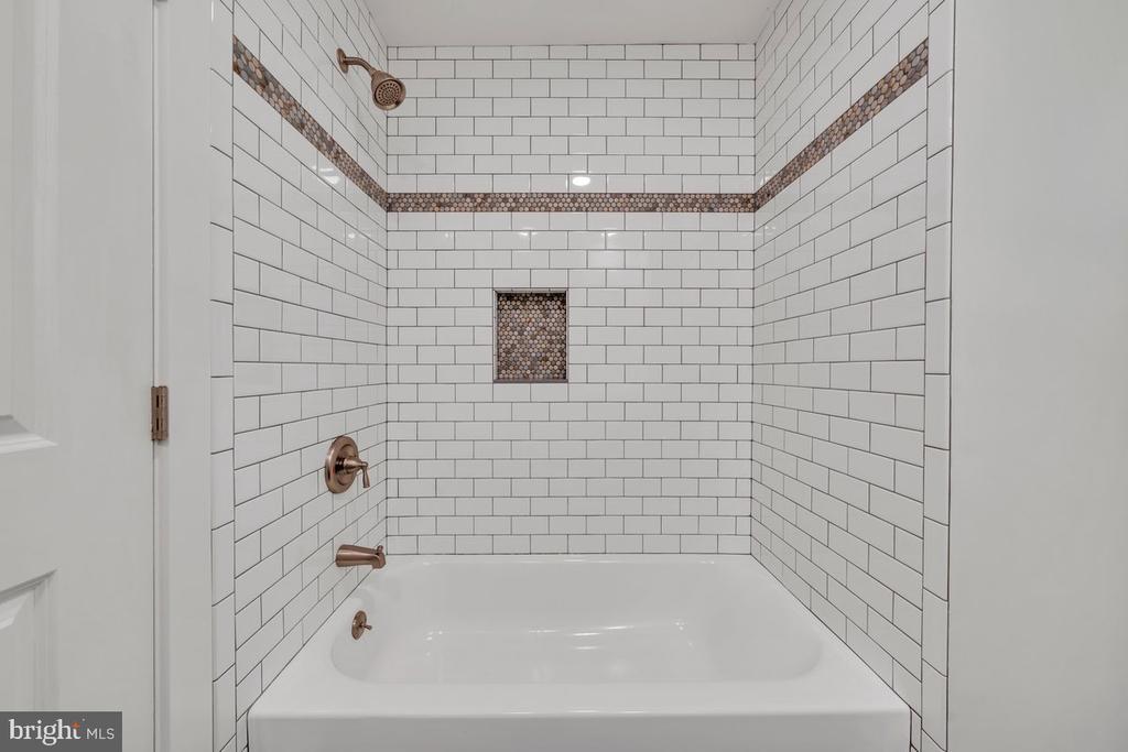 325 PERSIMMON HILL DR, ROSELAND, Virginia 22967, 3 Bedrooms Bedrooms, ,2 BathroomsBathrooms,Residential,325 PERSIMMON HILL DR,VANL2000656 MLS # VANL2000656