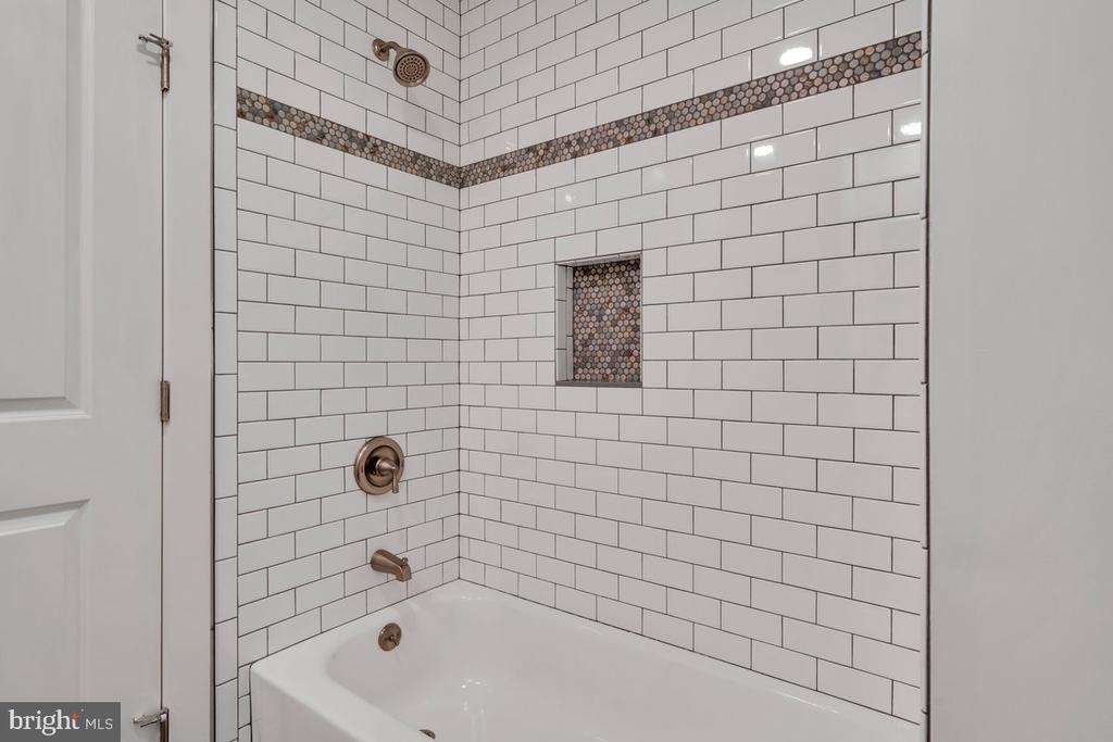 325 PERSIMMON HILL DR, ROSELAND, Virginia 22967, 3 Bedrooms Bedrooms, ,2 BathroomsBathrooms,Residential,325 PERSIMMON HILL DR,VANL2000656 MLS # VANL2000656