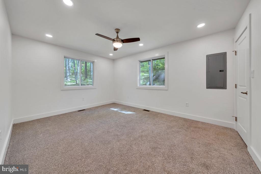 325 PERSIMMON HILL DR, ROSELAND, Virginia 22967, 3 Bedrooms Bedrooms, ,2 BathroomsBathrooms,Residential,325 PERSIMMON HILL DR,VANL2000656 MLS # VANL2000656