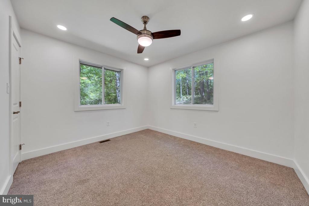 325 PERSIMMON HILL DR, ROSELAND, Virginia 22967, 3 Bedrooms Bedrooms, ,2 BathroomsBathrooms,Residential,325 PERSIMMON HILL DR,VANL2000656 MLS # VANL2000656