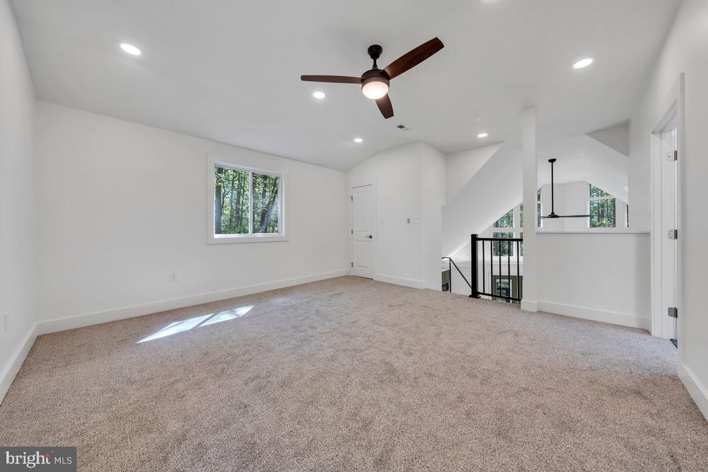 325 PERSIMMON HILL DR, ROSELAND, Virginia 22967, 3 Bedrooms Bedrooms, ,2 BathroomsBathrooms,Residential,325 PERSIMMON HILL DR,VANL2000656 MLS # VANL2000656