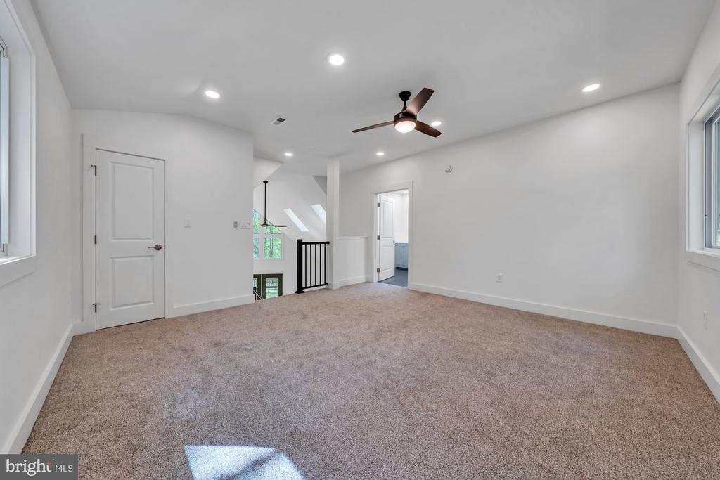 325 PERSIMMON HILL DR, ROSELAND, Virginia 22967, 3 Bedrooms Bedrooms, ,2 BathroomsBathrooms,Residential,325 PERSIMMON HILL DR,VANL2000656 MLS # VANL2000656