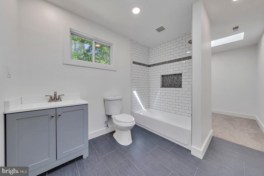 325 PERSIMMON HILL DR, ROSELAND, Virginia 22967, 3 Bedrooms Bedrooms, ,2 BathroomsBathrooms,Residential,325 PERSIMMON HILL DR,VANL2000656 MLS # VANL2000656
