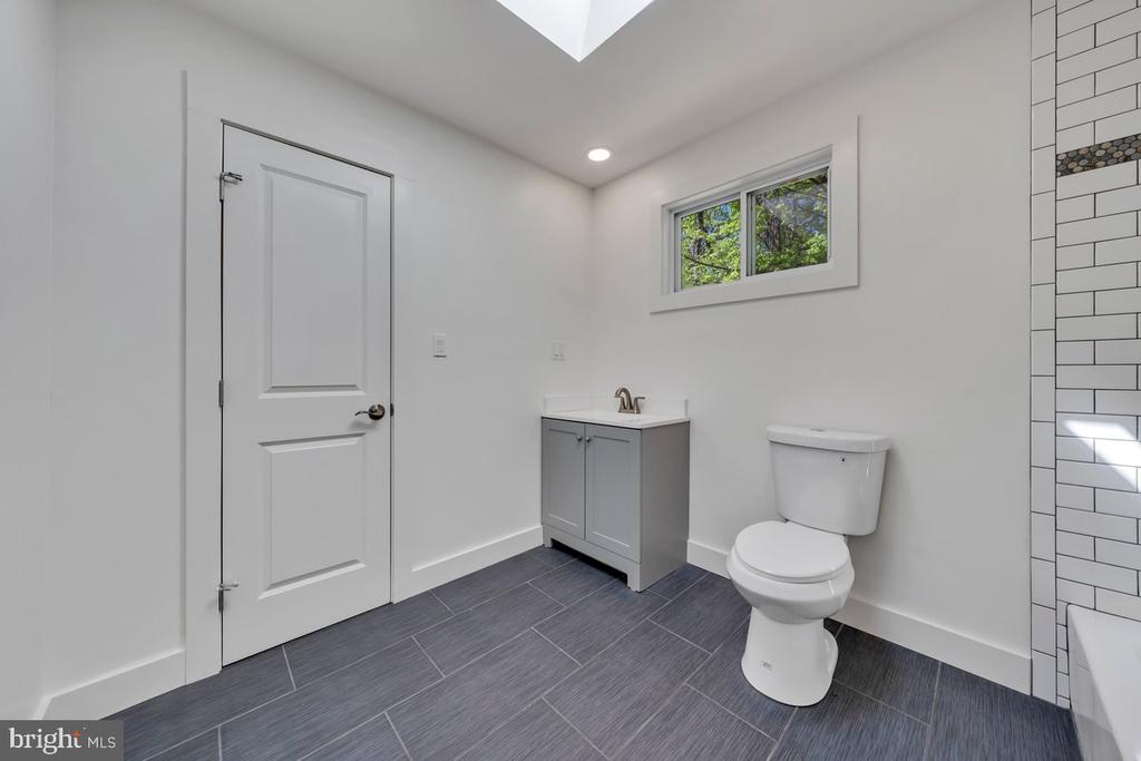 325 PERSIMMON HILL DR, ROSELAND, Virginia 22967, 3 Bedrooms Bedrooms, ,2 BathroomsBathrooms,Residential,325 PERSIMMON HILL DR,VANL2000656 MLS # VANL2000656