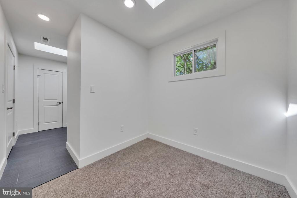325 PERSIMMON HILL DR, ROSELAND, Virginia 22967, 3 Bedrooms Bedrooms, ,2 BathroomsBathrooms,Residential,325 PERSIMMON HILL DR,VANL2000656 MLS # VANL2000656