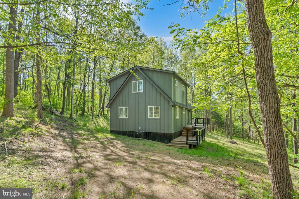 325 PERSIMMON HILL DR, ROSELAND, Virginia 22967, 3 Bedrooms Bedrooms, ,2 BathroomsBathrooms,Residential,325 PERSIMMON HILL DR,VANL2000656 MLS # VANL2000656