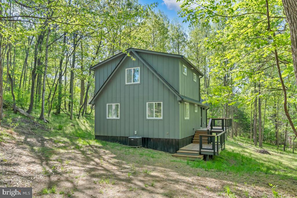 325 PERSIMMON HILL DR, ROSELAND, Virginia 22967, 3 Bedrooms Bedrooms, ,2 BathroomsBathrooms,Residential,325 PERSIMMON HILL DR,VANL2000656 MLS # VANL2000656