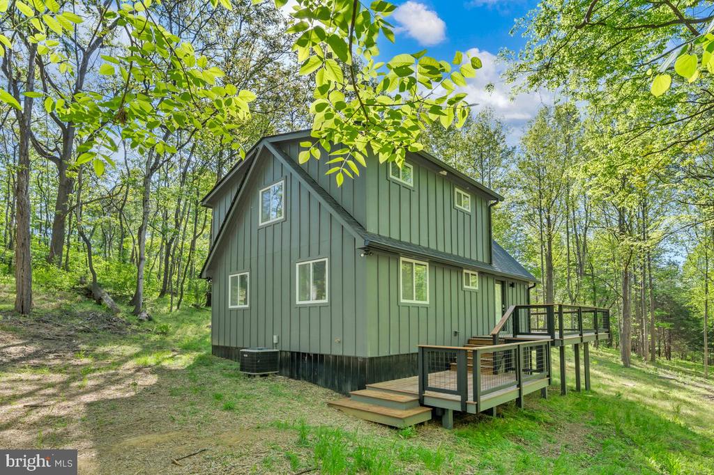 325 PERSIMMON HILL DR, ROSELAND, Virginia 22967, 3 Bedrooms Bedrooms, ,2 BathroomsBathrooms,Residential,325 PERSIMMON HILL DR,VANL2000656 MLS # VANL2000656