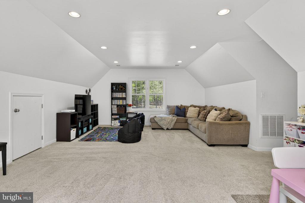 9396 DONNYBROOK DR, MIDLAND, Virginia 22728, 3 Bedrooms Bedrooms, ,2 BathroomsBathrooms,Residential,9396 DONNYBROOK DR,VAFQ2021626 MLS # VAFQ2021626