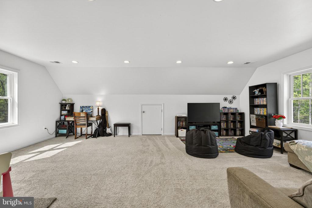 9396 DONNYBROOK DR, MIDLAND, Virginia 22728, 3 Bedrooms Bedrooms, ,2 BathroomsBathrooms,Residential,9396 DONNYBROOK DR,VAFQ2021626 MLS # VAFQ2021626