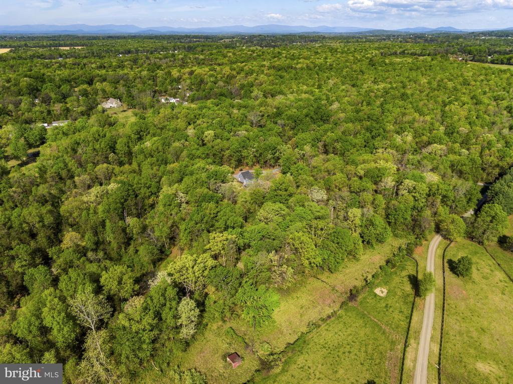 9396 DONNYBROOK DR, MIDLAND, Virginia 22728, 3 Bedrooms Bedrooms, ,2 BathroomsBathrooms,Residential,9396 DONNYBROOK DR,VAFQ2021626 MLS # VAFQ2021626