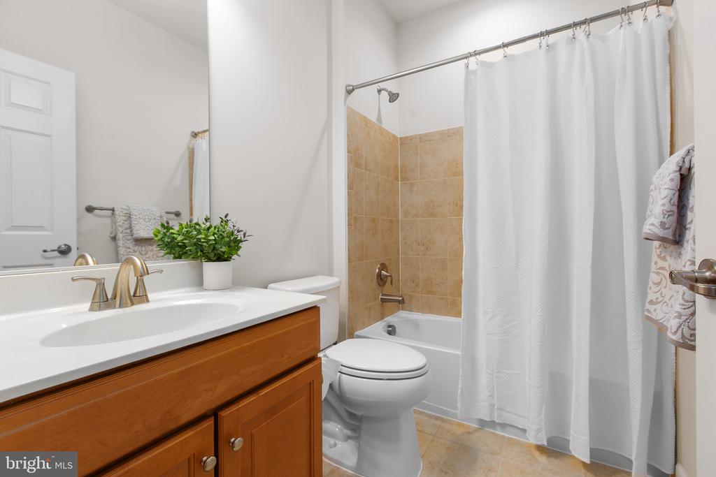 5817 S MILLS MANOR CT, FREDERICKSBURG, Virginia 22407, 3 Bedrooms Bedrooms, ,3 BathroomsBathrooms,Residential,5817 S MILLS MANOR CT,VASP2041108 MLS # VASP2041108