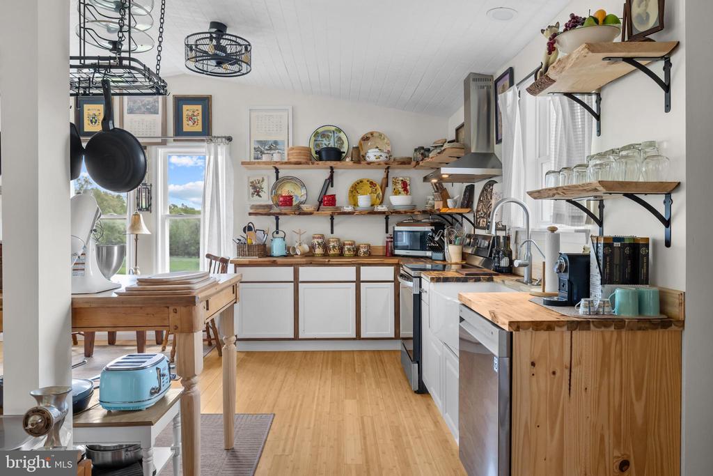 10444 WILLOWSPRING LN, WARRENTON, Virginia 20186, 3 Bedrooms Bedrooms, ,2 BathroomsBathrooms,Residential,10444 WILLOWSPRING LN,VAFQ2021630 MLS # VAFQ2021630