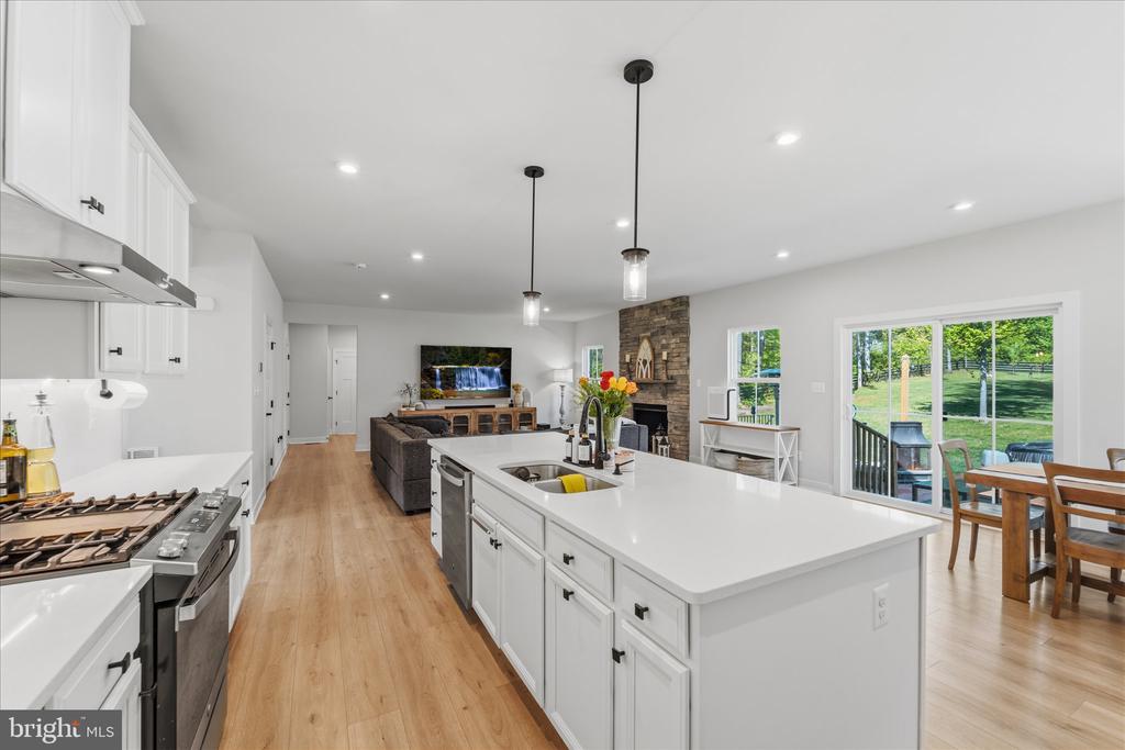 2008 WOODSTOCK ST, WARRENTON, Virginia 20187, 4 Bedrooms Bedrooms, ,3 BathroomsBathrooms,Residential,2008 WOODSTOCK ST,VAFQ2021656 MLS # VAFQ2021656