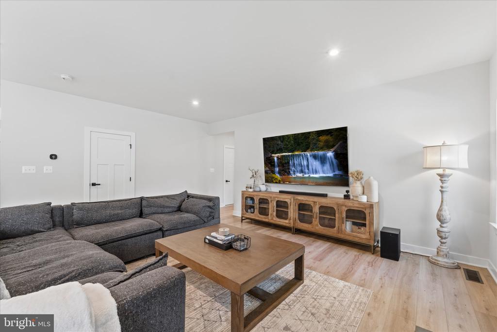 2008 WOODSTOCK ST, WARRENTON, Virginia 20187, 4 Bedrooms Bedrooms, ,3 BathroomsBathrooms,Residential,2008 WOODSTOCK ST,VAFQ2021656 MLS # VAFQ2021656