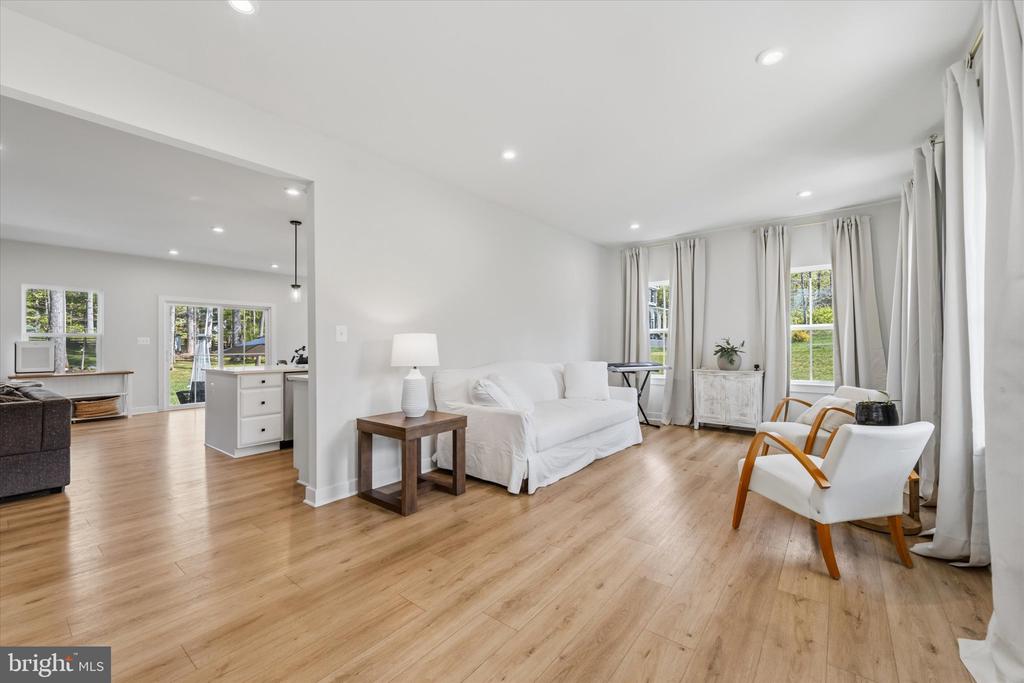 2008 WOODSTOCK ST, WARRENTON, Virginia 20187, 4 Bedrooms Bedrooms, ,3 BathroomsBathrooms,Residential,2008 WOODSTOCK ST,VAFQ2021656 MLS # VAFQ2021656