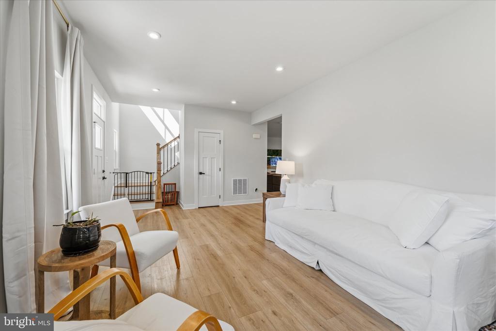 2008 WOODSTOCK ST, WARRENTON, Virginia 20187, 4 Bedrooms Bedrooms, ,3 BathroomsBathrooms,Residential,2008 WOODSTOCK ST,VAFQ2021656 MLS # VAFQ2021656