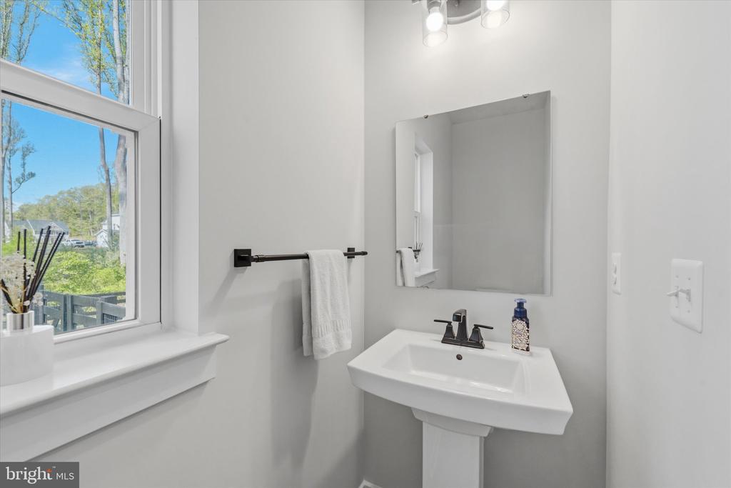 2008 WOODSTOCK ST, WARRENTON, Virginia 20187, 4 Bedrooms Bedrooms, ,3 BathroomsBathrooms,Residential,2008 WOODSTOCK ST,VAFQ2021656 MLS # VAFQ2021656