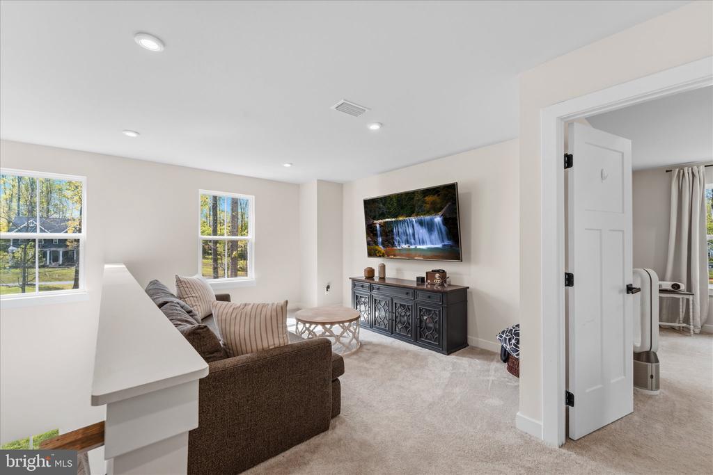 2008 WOODSTOCK ST, WARRENTON, Virginia 20187, 4 Bedrooms Bedrooms, ,3 BathroomsBathrooms,Residential,2008 WOODSTOCK ST,VAFQ2021656 MLS # VAFQ2021656