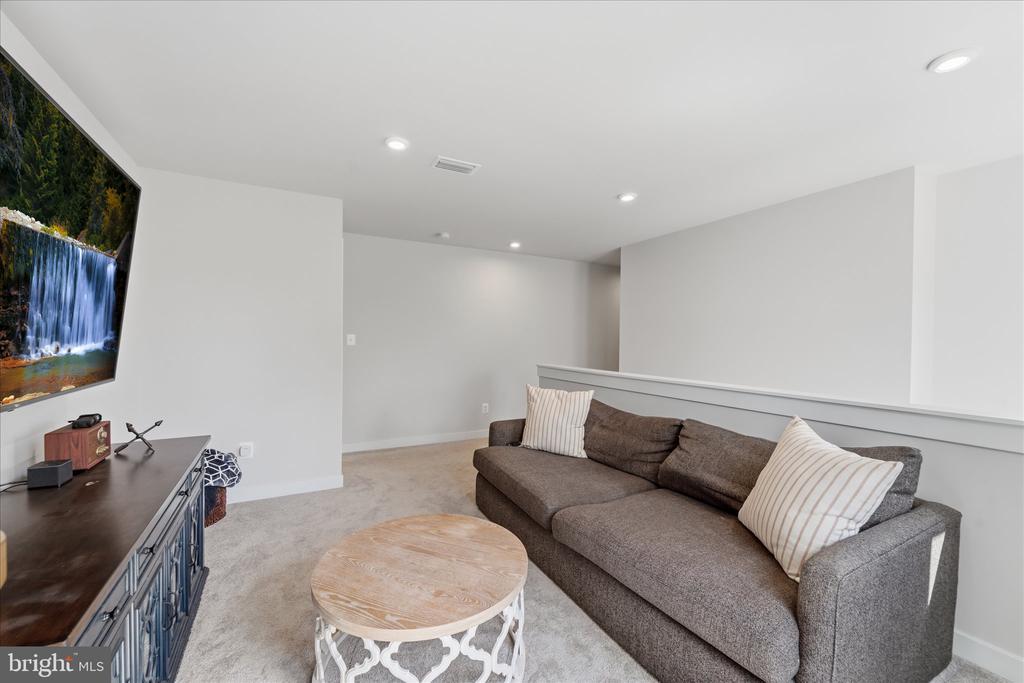 2008 WOODSTOCK ST, WARRENTON, Virginia 20187, 4 Bedrooms Bedrooms, ,3 BathroomsBathrooms,Residential,2008 WOODSTOCK ST,VAFQ2021656 MLS # VAFQ2021656