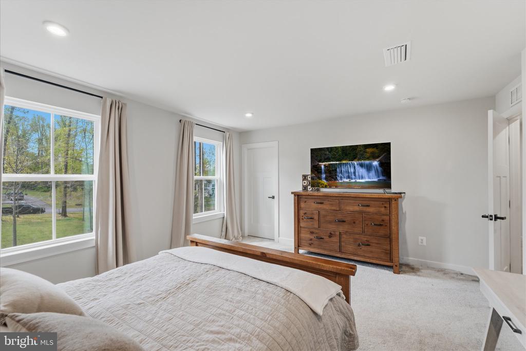 2008 WOODSTOCK ST, WARRENTON, Virginia 20187, 4 Bedrooms Bedrooms, ,3 BathroomsBathrooms,Residential,2008 WOODSTOCK ST,VAFQ2021656 MLS # VAFQ2021656