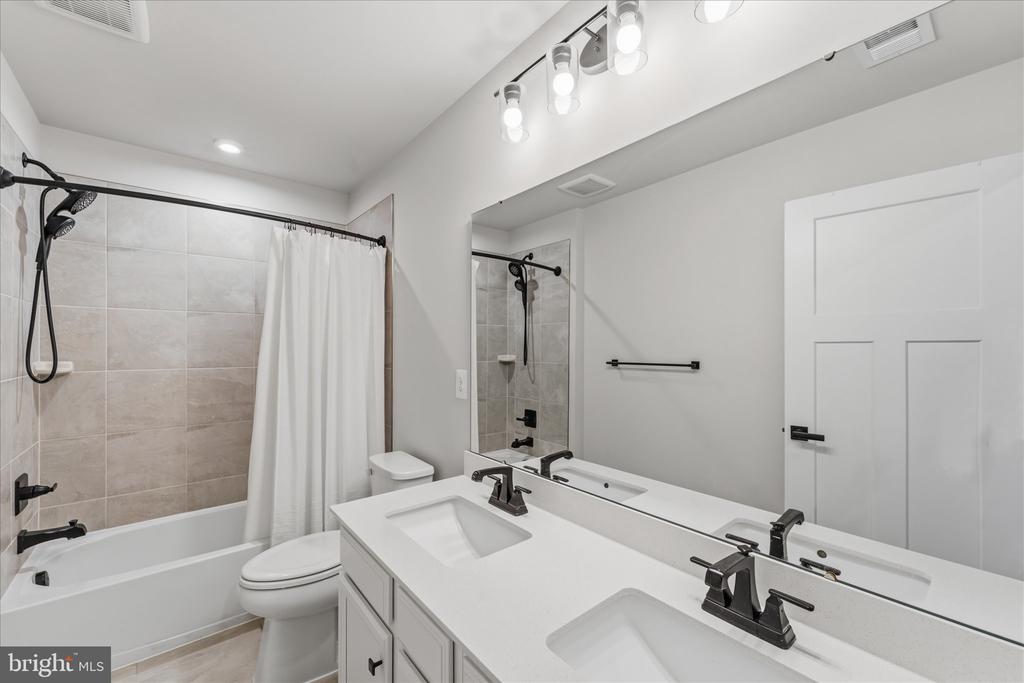 2008 WOODSTOCK ST, WARRENTON, Virginia 20187, 4 Bedrooms Bedrooms, ,3 BathroomsBathrooms,Residential,2008 WOODSTOCK ST,VAFQ2021656 MLS # VAFQ2021656