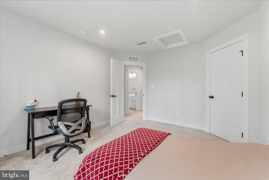 2008 WOODSTOCK ST, WARRENTON, Virginia 20187, 4 Bedrooms Bedrooms, ,3 BathroomsBathrooms,Residential,2008 WOODSTOCK ST,VAFQ2021656 MLS # VAFQ2021656