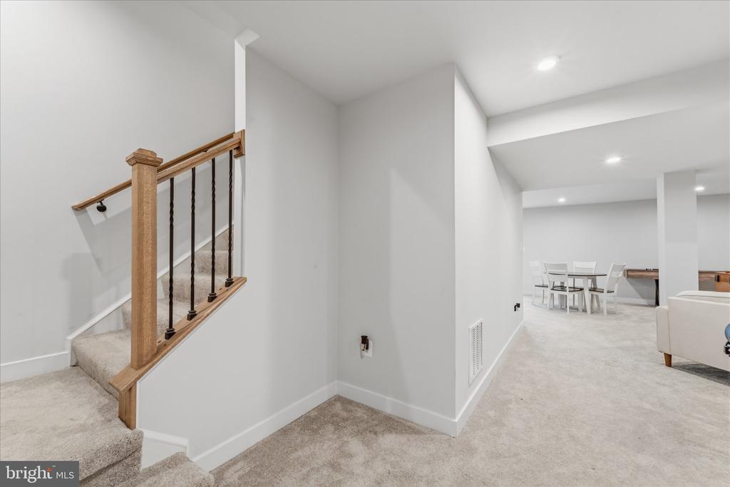 2008 WOODSTOCK ST, WARRENTON, Virginia 20187, 4 Bedrooms Bedrooms, ,3 BathroomsBathrooms,Residential,2008 WOODSTOCK ST,VAFQ2021656 MLS # VAFQ2021656