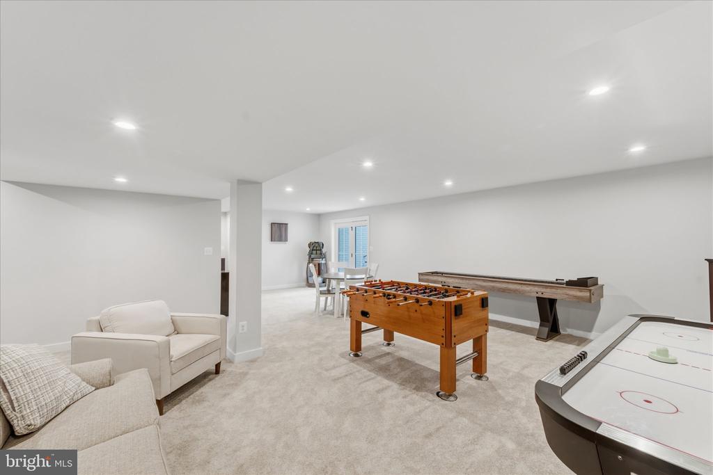 2008 WOODSTOCK ST, WARRENTON, Virginia 20187, 4 Bedrooms Bedrooms, ,3 BathroomsBathrooms,Residential,2008 WOODSTOCK ST,VAFQ2021656 MLS # VAFQ2021656