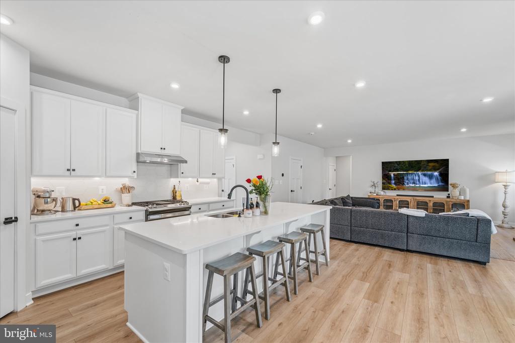 2008 WOODSTOCK ST, WARRENTON, Virginia 20187, 4 Bedrooms Bedrooms, ,3 BathroomsBathrooms,Residential,2008 WOODSTOCK ST,VAFQ2021656 MLS # VAFQ2021656