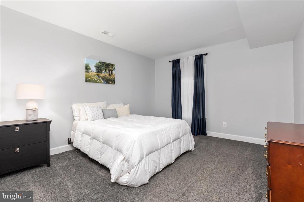 6443 BOB WHITE DR, WARRENTON, Virginia 20187, 5 Bedrooms Bedrooms, ,4 BathroomsBathrooms,Residential,6443 BOB WHITE DR,VAFQ2021692 MLS # VAFQ2021692