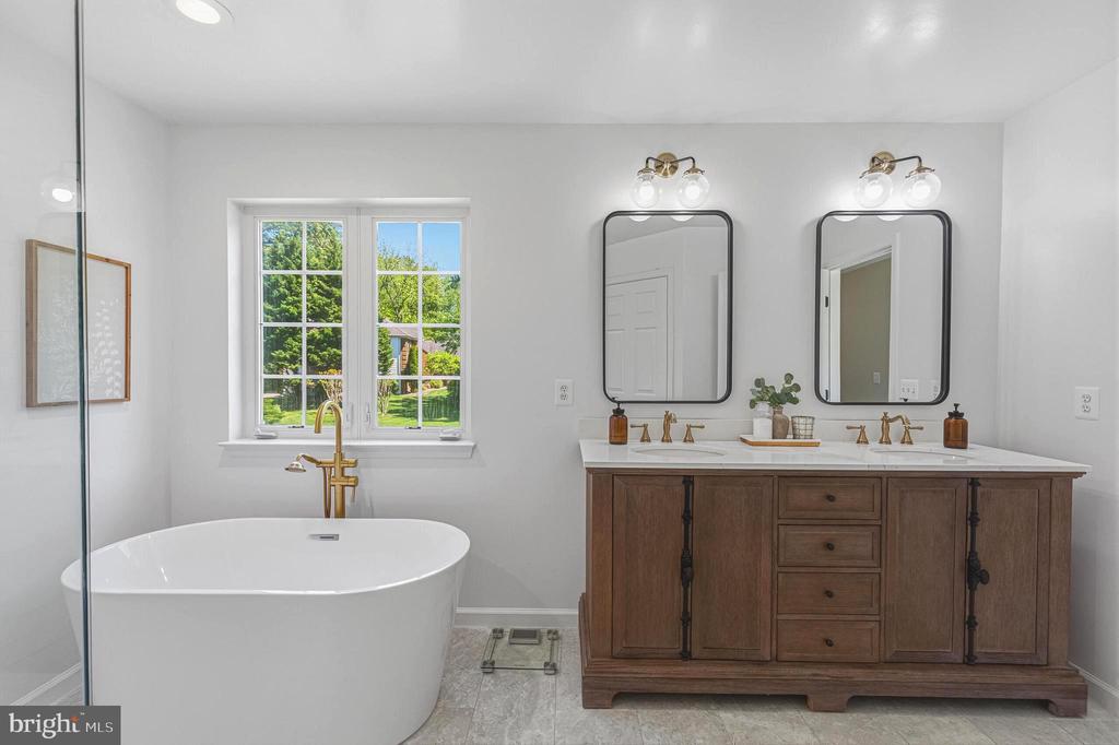 5068 DAWN CT, WARRENTON, Virginia 20187, 4 Bedrooms Bedrooms, ,2 BathroomsBathrooms,Residential,5068 DAWN CT,VAFQ2021478 MLS # VAFQ2021478